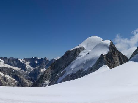 Début de la descente sous le Nesthorn.