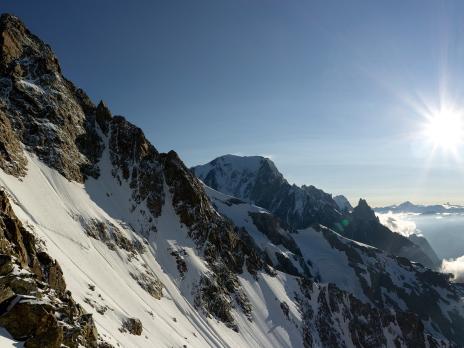 Vue sur l'aiguille depuis le début de l'arête Franco-italienne