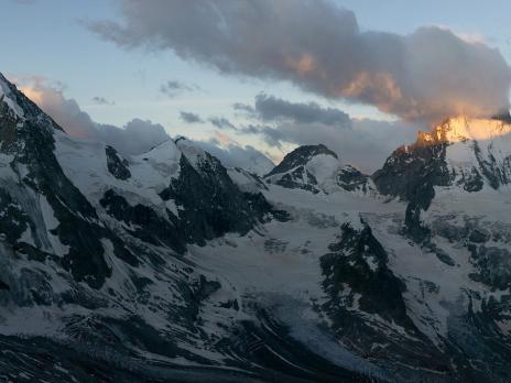 lever de soleil sur Obergabelhorn, Dent blanche et grand Cornier : c'est classe!!