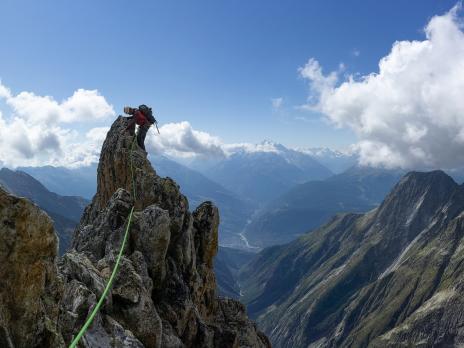Après la tour 5, l'arête se prolonge avec des passages superbes.