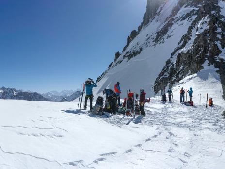 passage du col avec les gros sacs à 4650m. On change de monde...