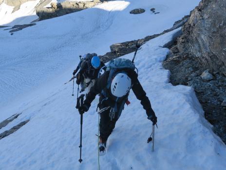 En montant par une variante