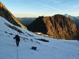 Montée vers le col des Roches au lever du soleil.