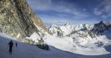 Montée le long des rochers du Génépy.