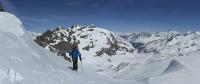 Au pied de l'arête est.