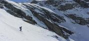 Sous les cascades du glacier