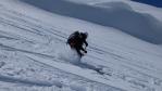 Poudreuse  à la descente en face nord