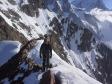 Sur l'arête sommitale