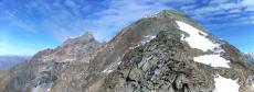 le sommet du dôme tout proche et le mont Pourri