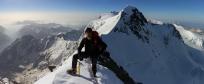 Derrière nous, l'arête terriblement aérienne qui descend de la pointe Zumstein. 