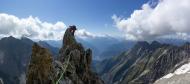 Après la tour 5, l'arête se prolonge avec des passages superbes.