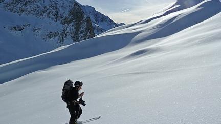 Montée à la crête des Lanchettes depuis le vallon de la commune.