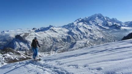 Ski de randonnée dans le Beaufortain avec vue sur le Mont Blanc