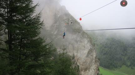 tyrolienne de la Via ferrata des Bettieres les Arcs
