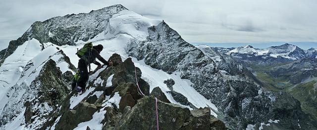 Sur l'arête est de l'Aiguille du St Esprit.