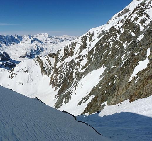 au milieu du couloir, vue vers les Platières.