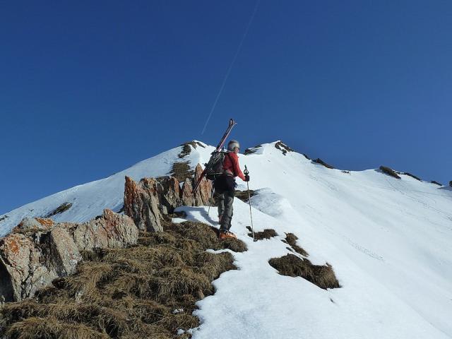 Sur l'arête menant au sommet.