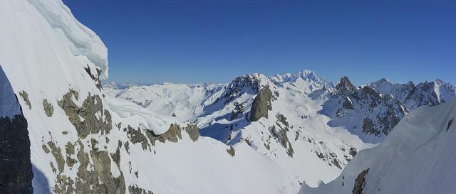 couloir nord du roc de la Charbonnière et les énormes corniches qui le dominent.