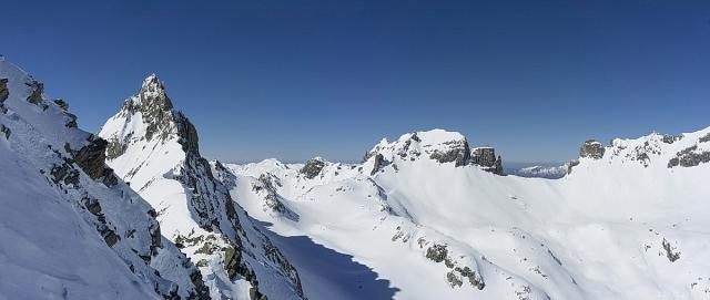 Col de la Nova, face nord et vue sur la Nova et la brèche de Parozan.