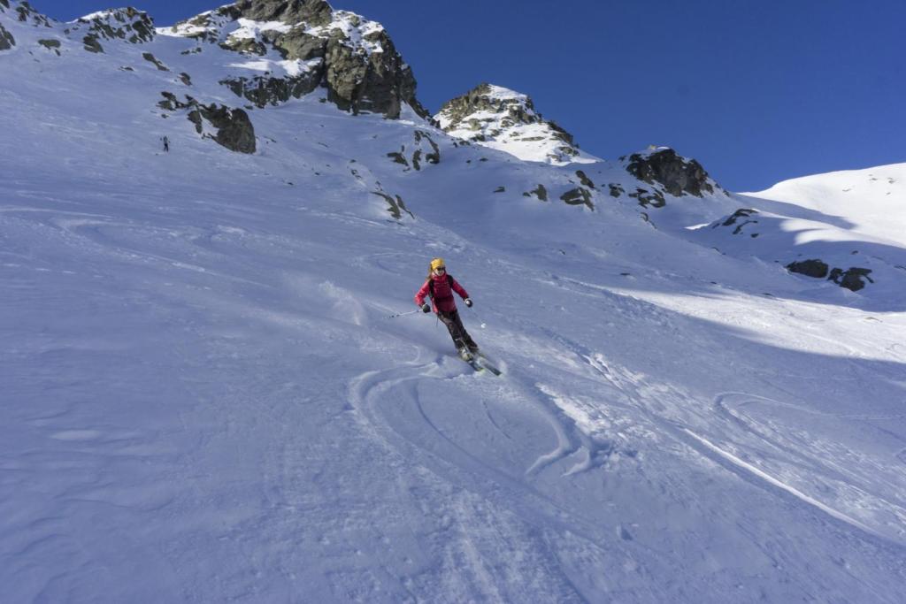Petite poudreuse très agréable au dessus du lac du Petit.