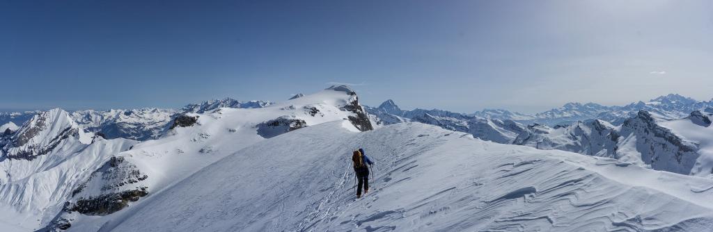 Sur la longue crête des Wildstrübel.