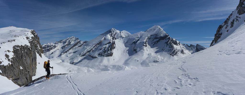 En face, l'Altels, le Balmhorn et le Rinderhorn, les 3 gros sommets du massif