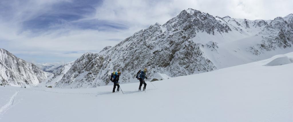 La très longue et très belle montée au bivouac Sarshal (3750m)