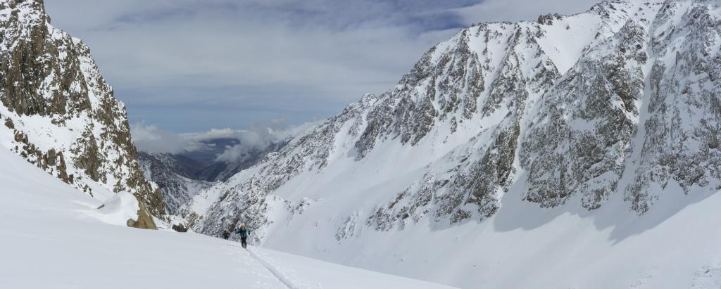 La très longue et très belle montée au bivouac Sarshal (3750m)
