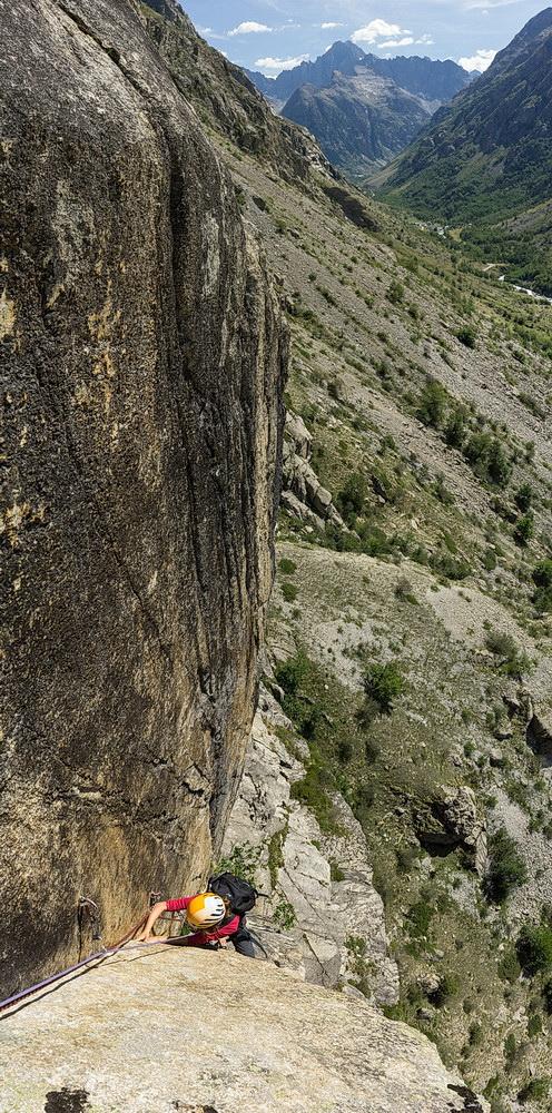 La longueur de 6a+, très belle en libre.