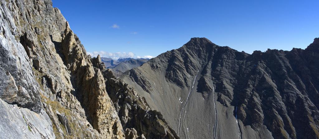 Vue sur le col de la Nova et la pointe de Combe Neuve