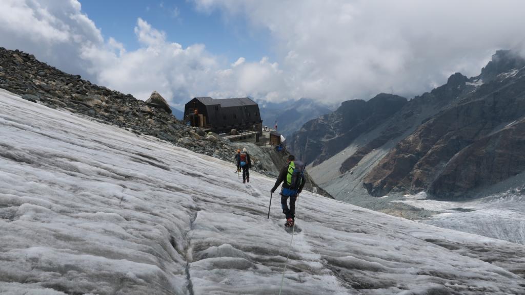 En arrivant au refuge guido di Ayas