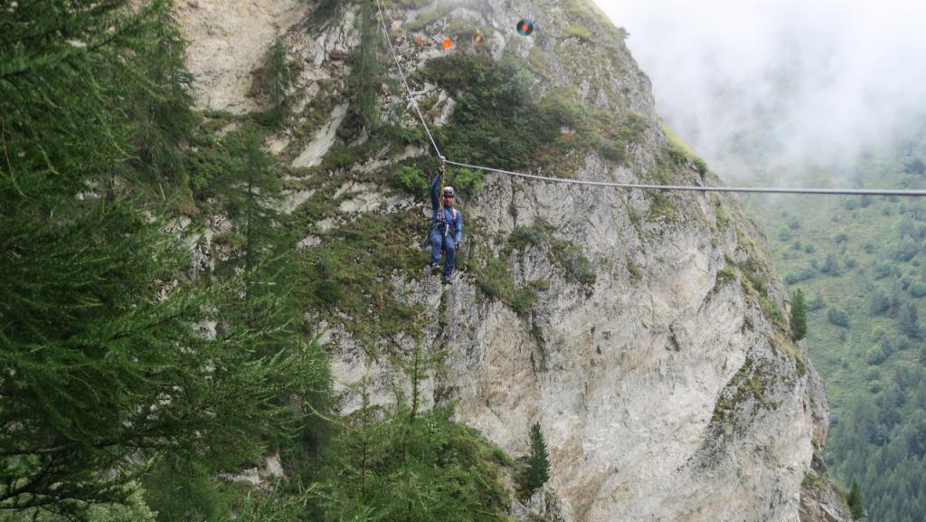 tyrolienne de la Via ferrata des Bettieres les Arcs