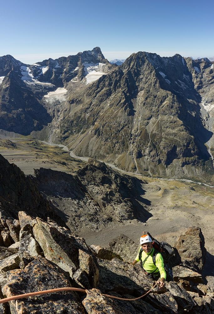 Sommet de la pointe Barbier : l'escalade est beaucoup plus facile qu'à la pointe du Faune mais le rocher est toujours excellent.