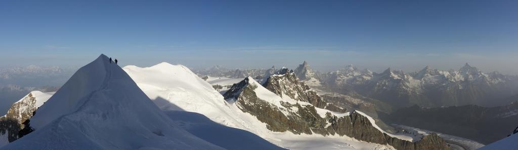 Juste au dessus du Felikhorn, petite mise en jambe sur une arête encore débonnaire.