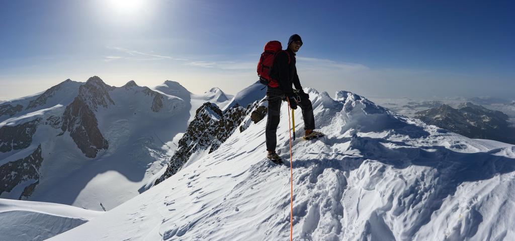 Arrivée au sommet occidental, 4479m