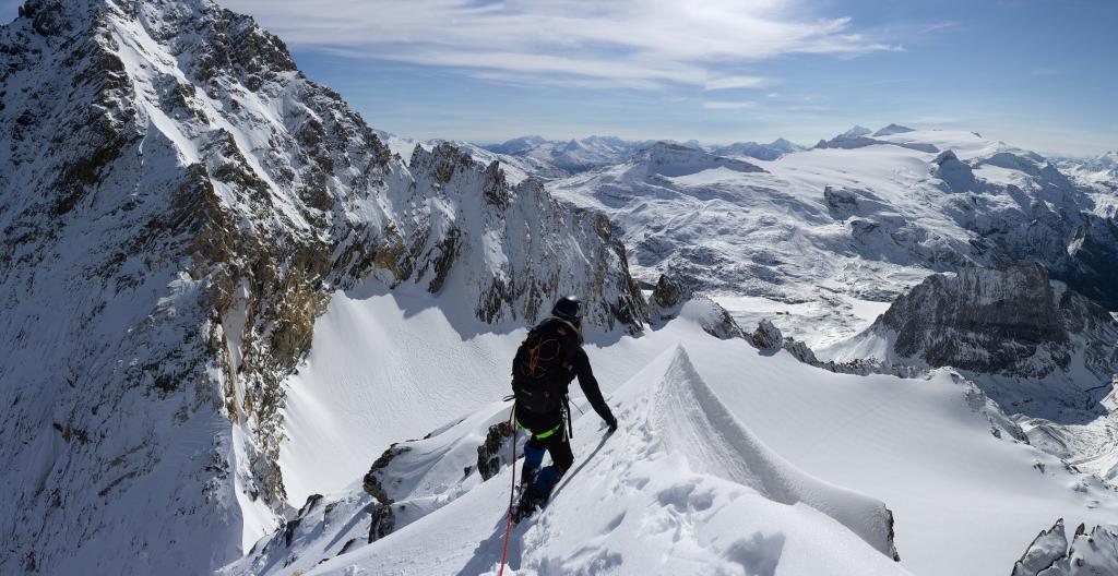 Au dessus du col, la neige recouvre presque tout...