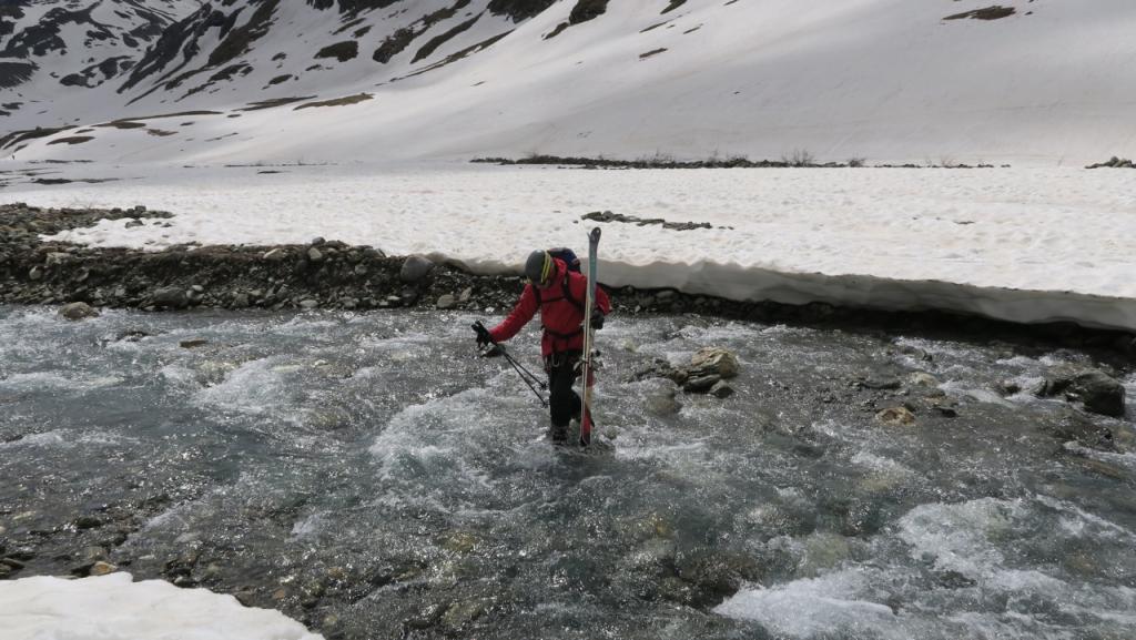 Rafraichissement des pieds en traversant l'Isère