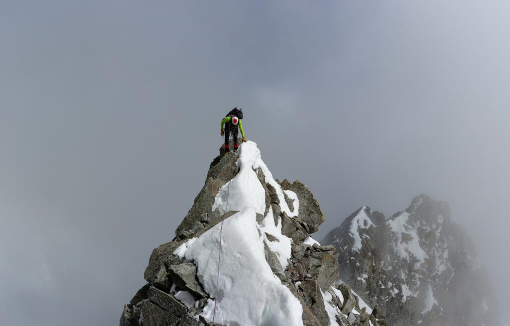 jolie petite arête avant la principale difficulté technique de la course, quelques mètres d'escalade qui laissent des souvenirs.