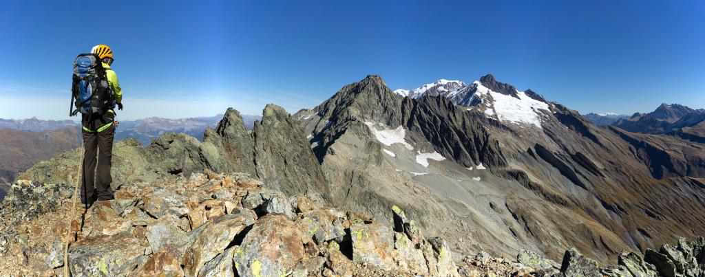 Du sommet de la tête sud vers la nord et le Mont blanc