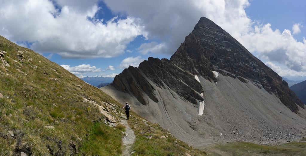 En allant vers le Mont Fortin avec le Bério en arrière plan.