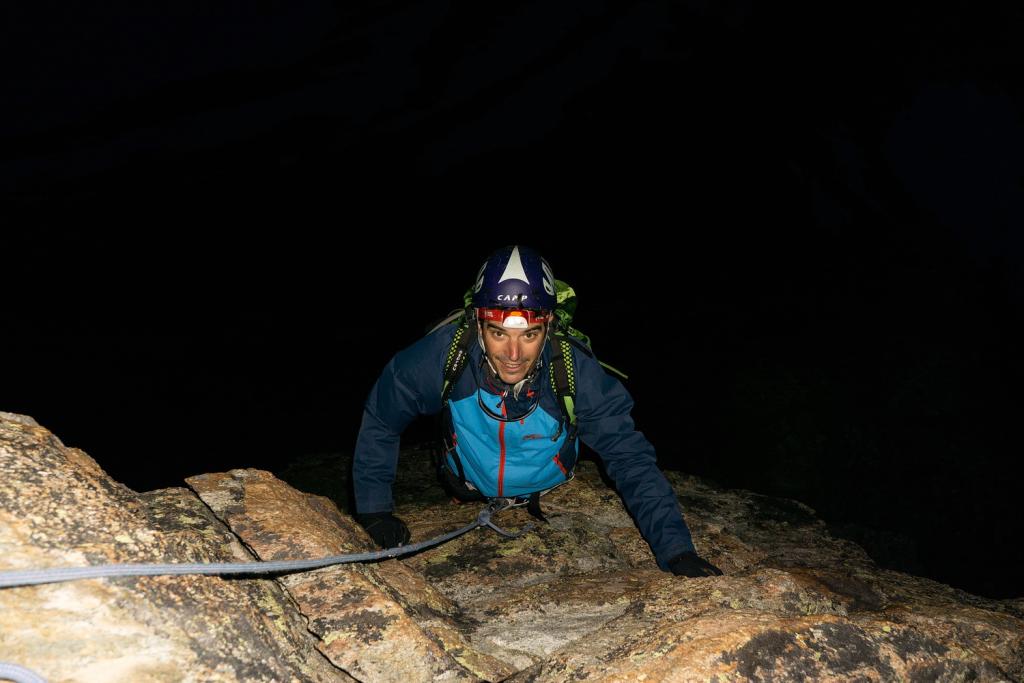 Début de l'arête ouest du Besso en pleine nuit.