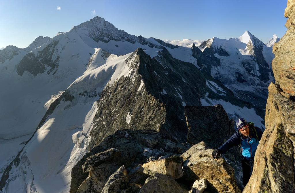 Le soleil nous accueille près du sommet.