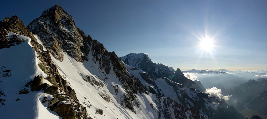 Vue sur l'aiguille depuis le début de l'arête Franco-italienne