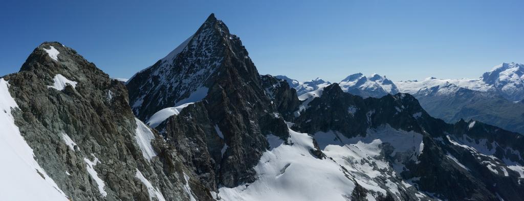Tout près du sommet, vue sur l'Obergabelhorn tout proche.