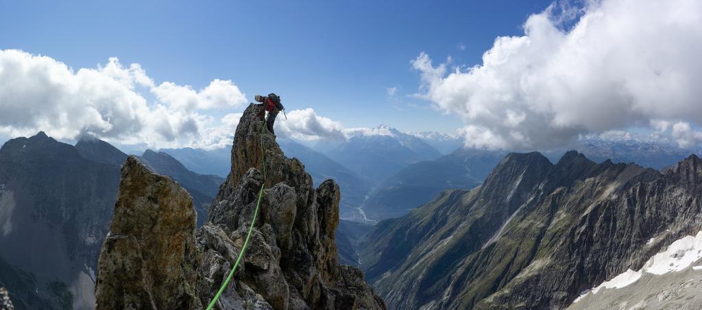 Après la tour 5, l'arête se prolonge avec des passages superbes.